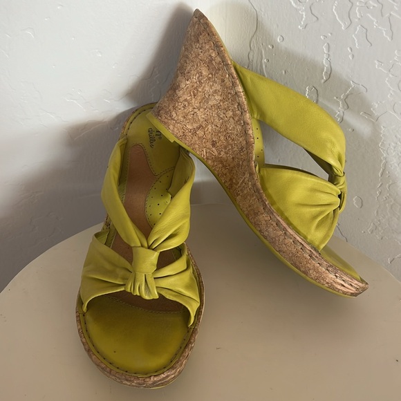 Born Drilles lime green leather sandal. Sz 8 - Picture 2 of 10